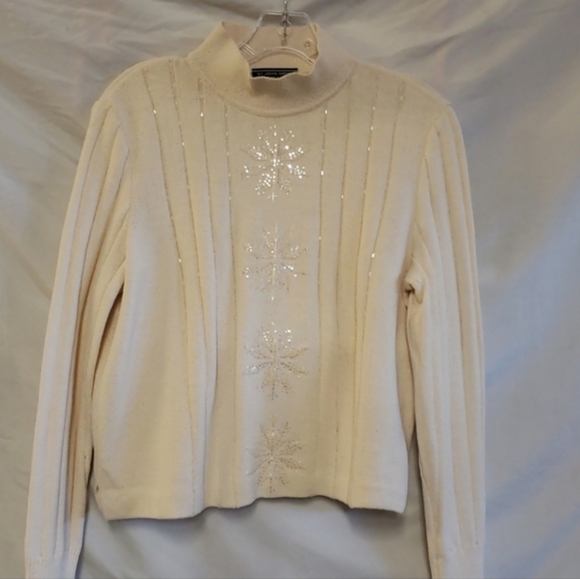 St. JOHN SPORT Cream Sequin Snowflake Sparkles Mock Neckline Size Small - Picture 2 of 13